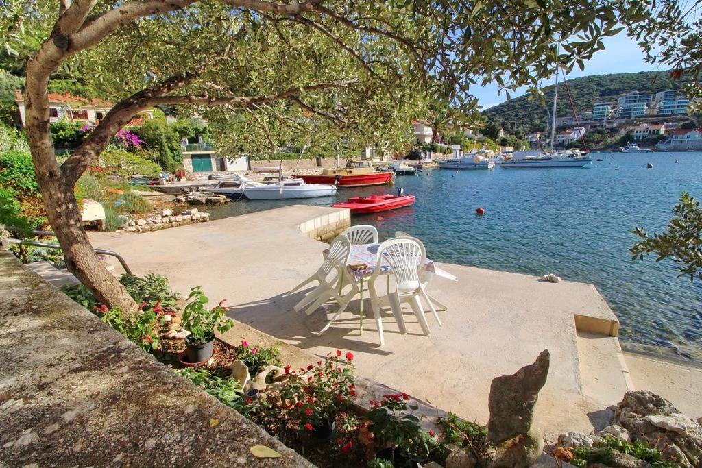 Apartmans And Rooms Dunjini Dvori Korčula Esterno foto