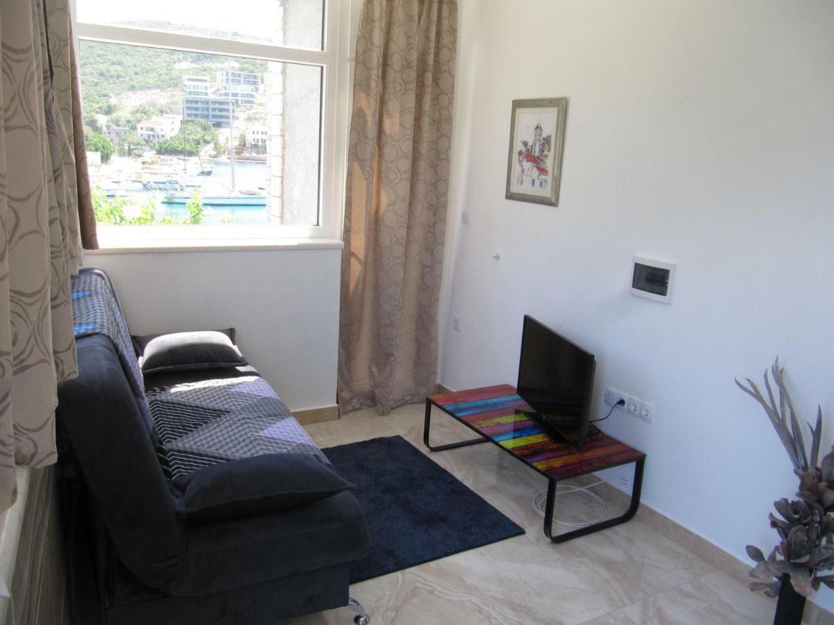 Apartmans And Rooms Dunjini Dvori Korčula Esterno foto