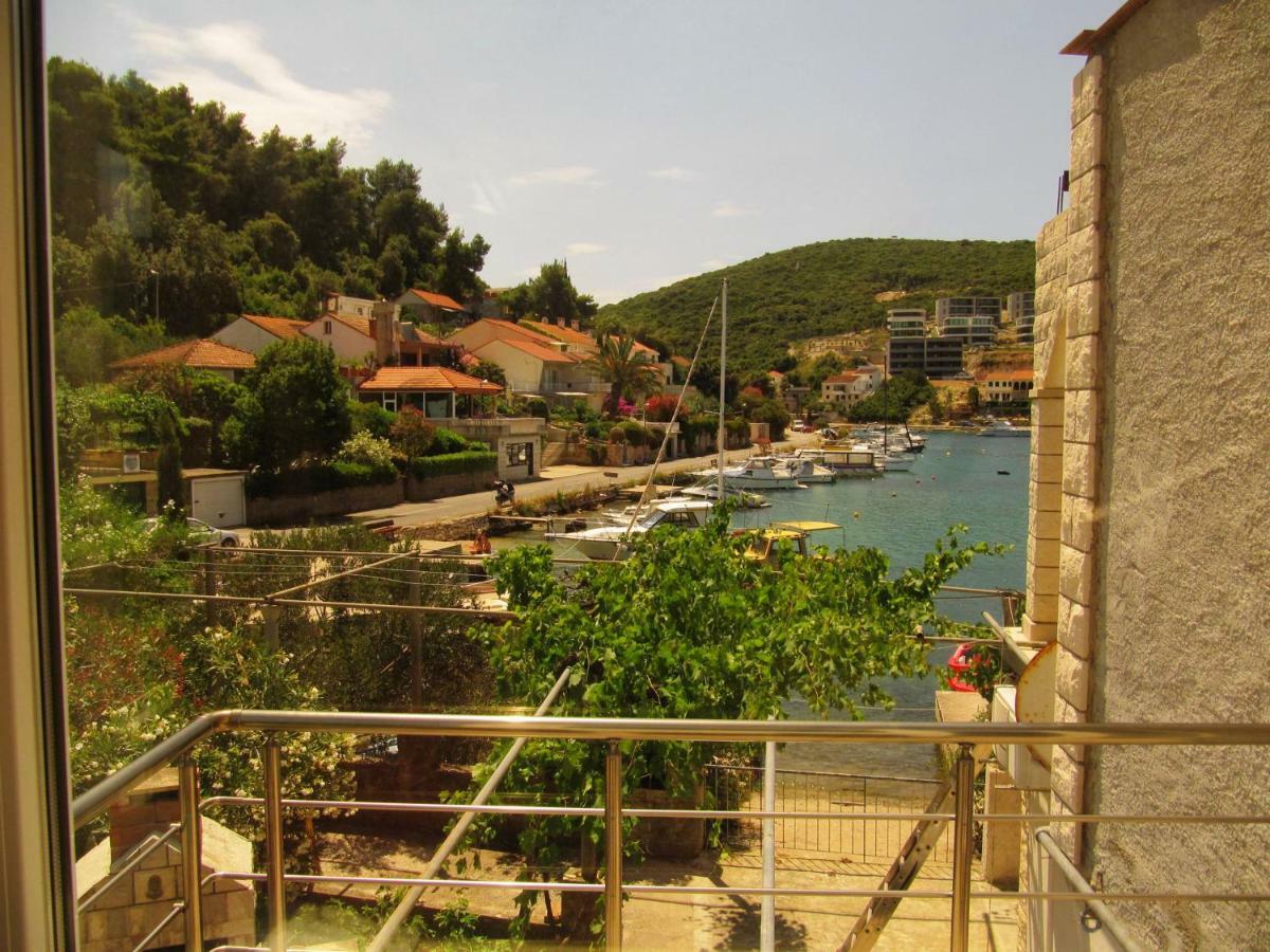 Apartmans And Rooms Dunjini Dvori Korčula Esterno foto