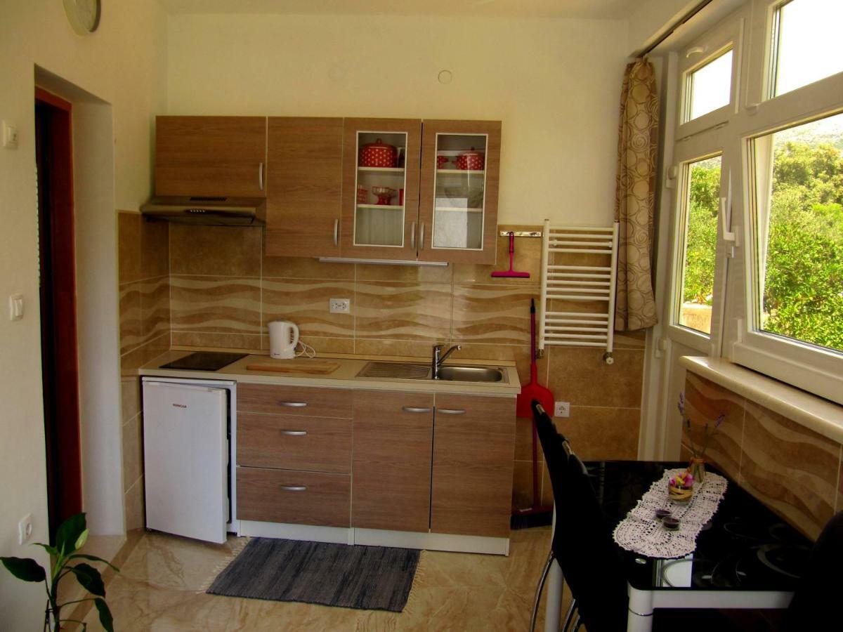 Apartmans And Rooms Dunjini Dvori Korčula Esterno foto