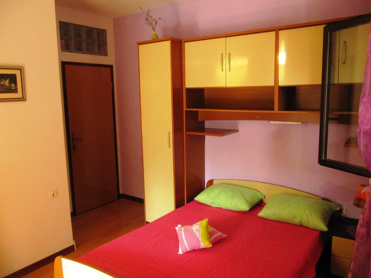 Apartmans And Rooms Dunjini Dvori Korčula Esterno foto