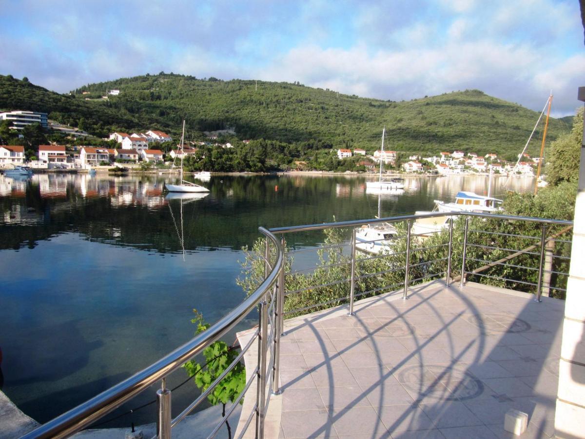 Apartmans And Rooms Dunjini Dvori Korčula Esterno foto